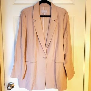 Chelsea 28 XL front button blazer